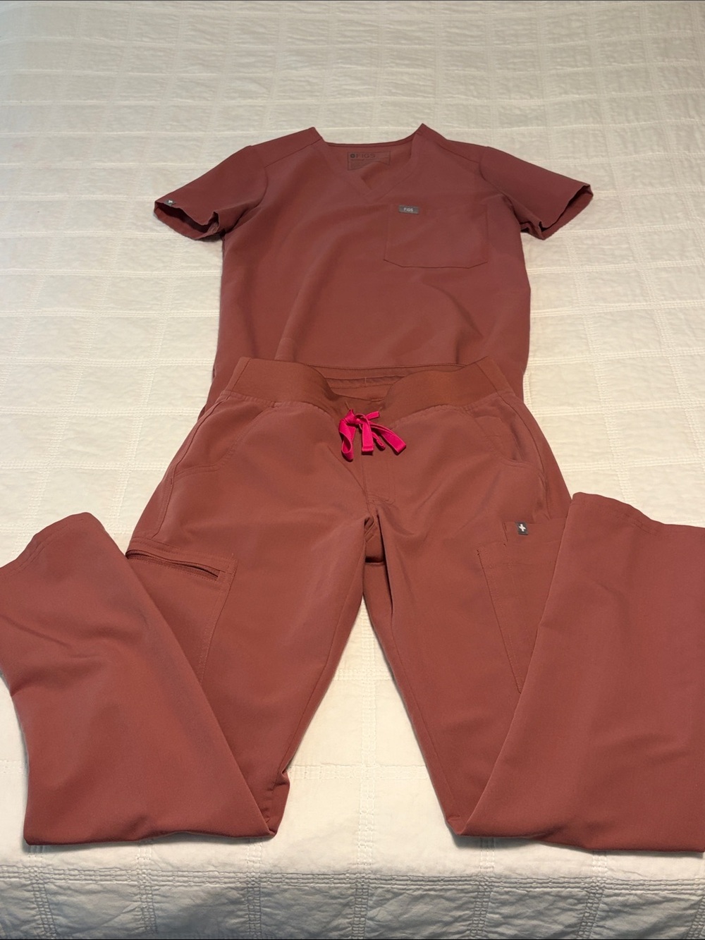 Figs Women's Mauve Scrub Set with Pink Drawstring